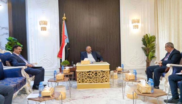 الرئيس الزُبيدي يوجه بتوفير الدعم اللازم لجامعة أبين