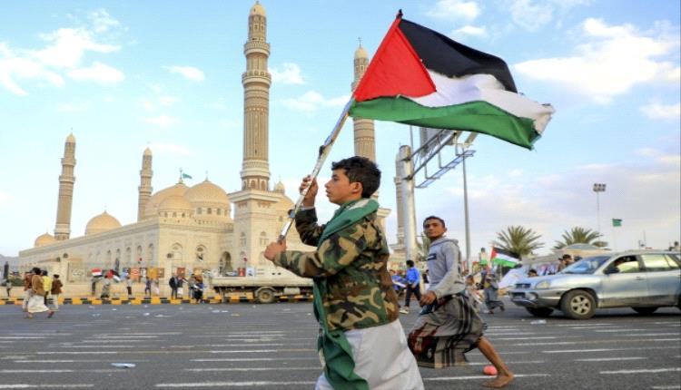 الكوفية الفلسطينية تكسر ركود الأسواق في اليمن..مكاسب للمنتجين والتجار 2 الكوفية الفلسطينية تكسر ركود الأسواق في اليمن..مكاسب للمنتجين والتجار