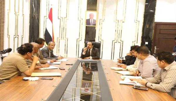محافظ حضرموت يوجه برفع المخلفات من محميّة خور إمبيخة
