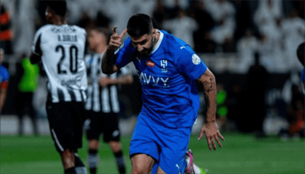 الهلال السعودي يتلقى ضربة موجعة قبل خوضه معارك كروية كبرى