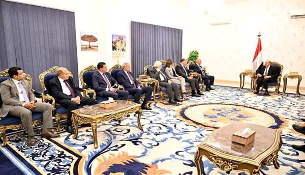 العليمي يستقبل وفدًا برلماني وإعلامي مصري في العاصمة عدن
