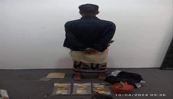 القبض على متهم بحوزته كمية حشيش في مدخل عتق
