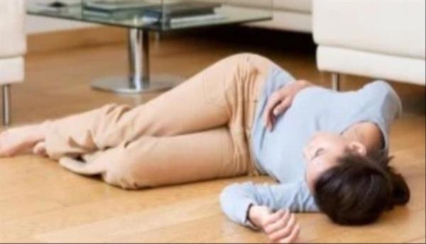 إسعافات أولية مهمة عند تعرض شخص للإغماء.. اعرفها