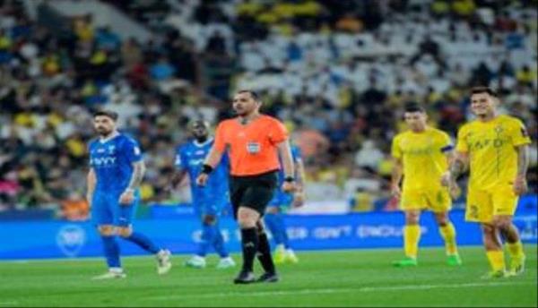 بعد معاناته بسبب رونالدو.. حكم ديربي الهلال والنصر ينتفض بخطوة صارمة
