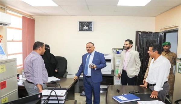 وزير النقل يطلع على مستوى الانضباط الوظيفي بديوان الوزارة عقب اجازة عيد الفطر