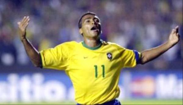 بعمر 58 عاما.. «العجوز» روماريو يعود للملاعب بعد الاعتزال