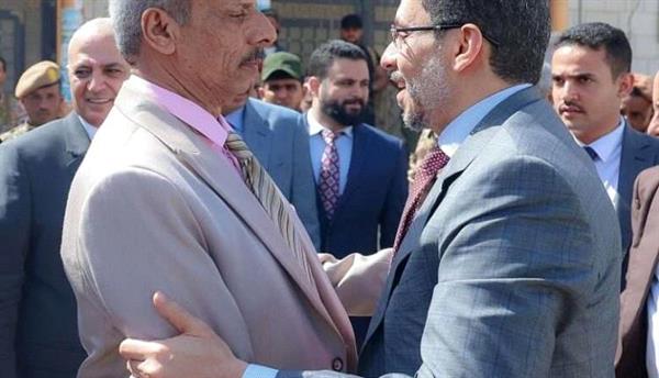 
رئيس الوزراء يقوم بزيارة ميدانية الى لحج للاطلاع على الأوضاع بالمحافظة
