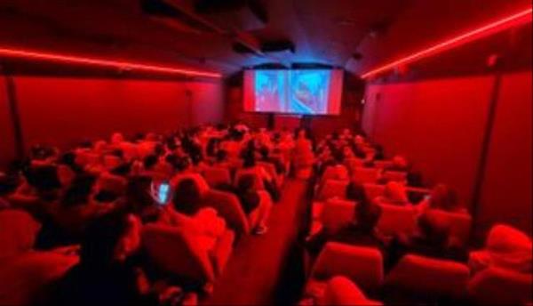 سينما متنقلة في تونس.. نافذة إبداعية داخل حافلة