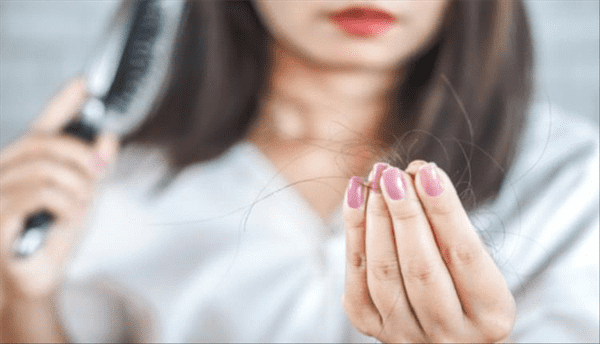 "سبب غير متوقع" لتساقط الشعر قد تلاحظه في الربيع