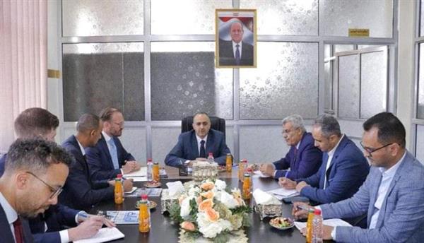 نائب وزير المالية يبحث مع وفد أممي المستجدات الاقتصادية والتحديات المالية والمعاناة الإنسانية
