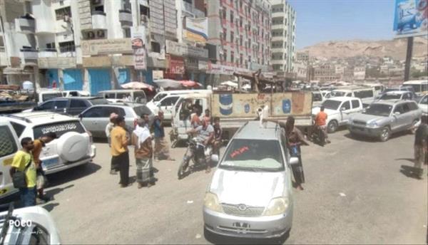 العثور على جثة شاب مشنوقًا فوق باصه بالمكلا.. صورة
