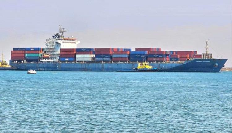 وصول سفينة تجارية ضخمة الى ميناء عدن
