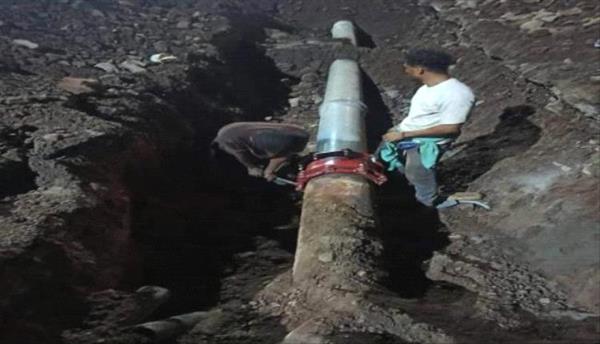 اصلاح عطل في انابيب المياه بمديرية صيرة
