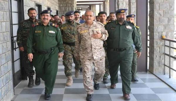 وزير الداخلية يزور مقر الأكاديمية العسكرية العليا بعدن ويشيد بأدوارها في تأهيل الضباط
