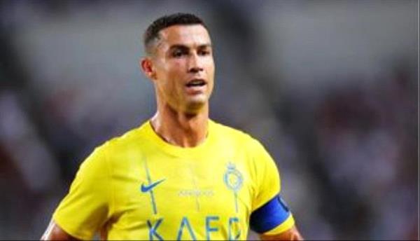 طفل يحرج الكبار.. تمثال رونالدو الجديد يثير ذهول الجماهير 