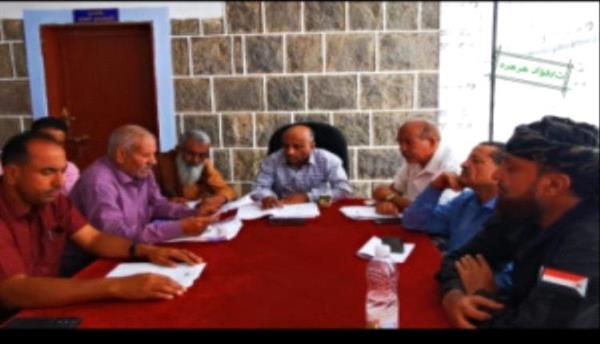 السلطة المحلية بالحصين تناقش تقارير الربع الأول لمكاتبها الإدارية


