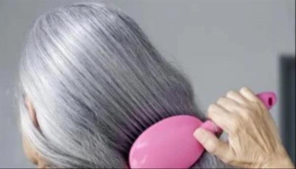ما أسباب الشيب المبكر للشعر؟ وهل يمكن استعادة لونه؟