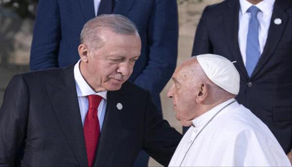 أردوغان يؤكد للبابا فرنسيس أن إسرائيل "تهدد العالم والإنسانية" ويعلق على افتتاح الأولمبياد في باريس