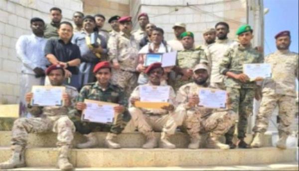 خفر السواحل بحضرموت يكرم منقذي مرتادي شواطئ موسم البلدة


