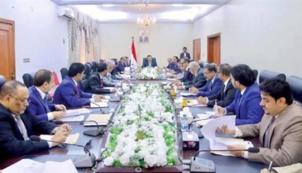 صنعاء تُفاجئ عدن بإعلان حكومي عسكري واتصالات مشبوهة مع قيادات جنوبية