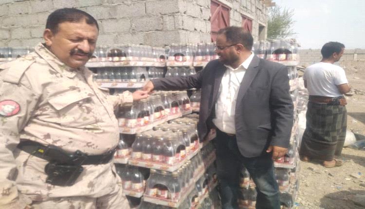 يضبط أكثر من 400 كرتون مشروبات منتهية الصلاحية
