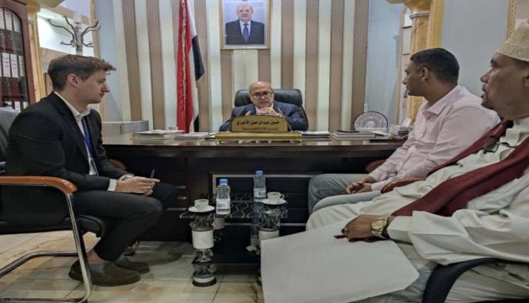الوزير الاغبري يبحث مع مسؤول أممي برامج توطين العمل المجتمعي