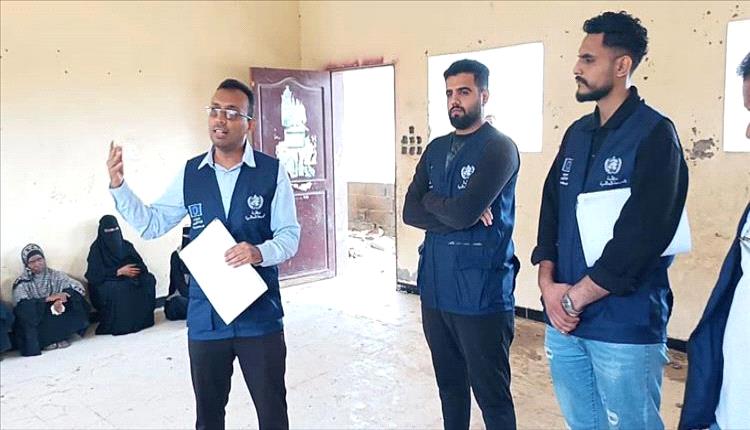 بدعم من الصحة العالمية.. خدمة الاسعاف 195 تنفذ جلسات توعوية في مخيمات النازحين بعدن

