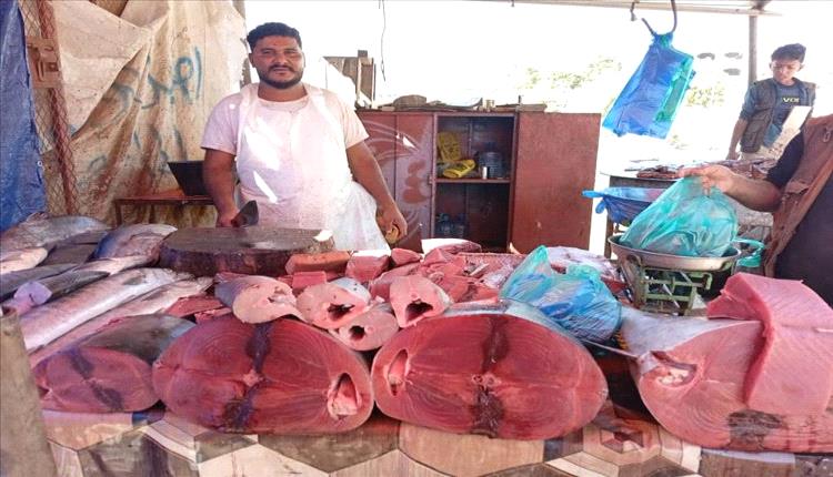 مكتب الصناعة والتجارة بالضالع ينفذ نزولات إلى أسواق المديرية
