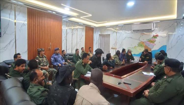 مدير عام أمن محافظة لحج يترأس اجتماعاً لقادة الوحدات الأمنية ويشدد على تعزيز الأداء الأمني
