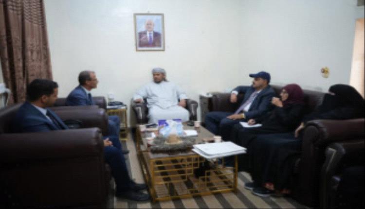 محافظ سقطرى يناقش مع وفد وزارة الشؤون الاجتماعية والعمل الجهود المتصلة بخدمة المجتمع

