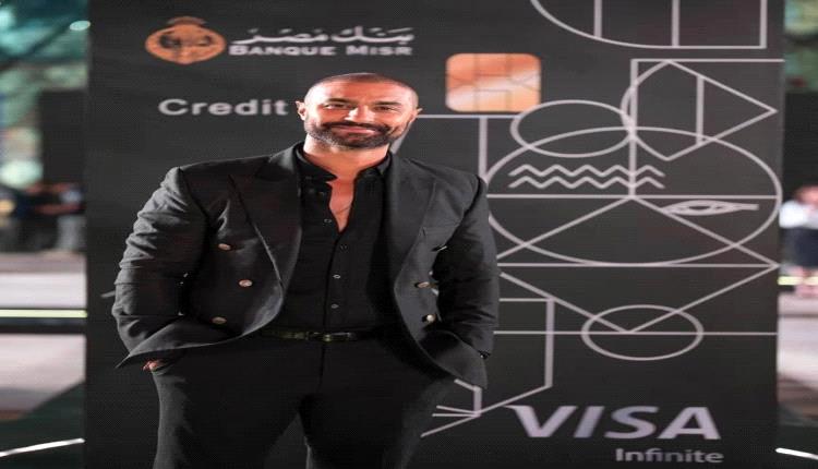الفنان كريم فهمي بلفتة إنسانية تجاه بطلة فيلم "سنو وايت
