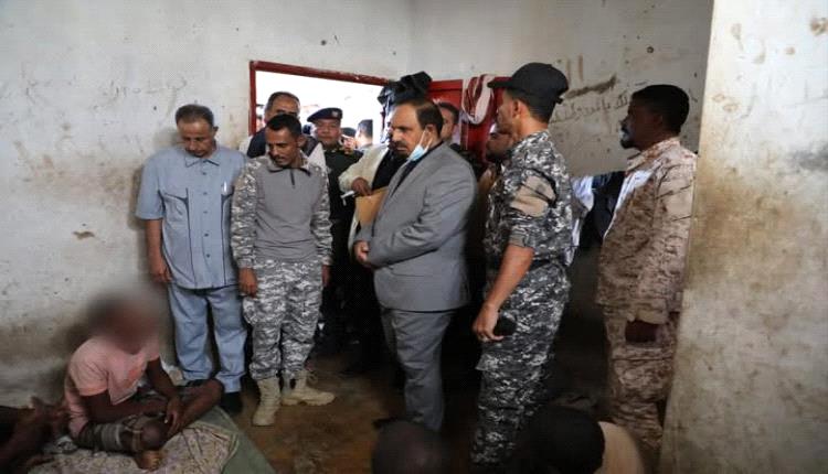 خطوة إنسانية في حضرموت.. 31 سجيناً يستعيدون حريتهم بتوجيهات النيابة والمحافظ
