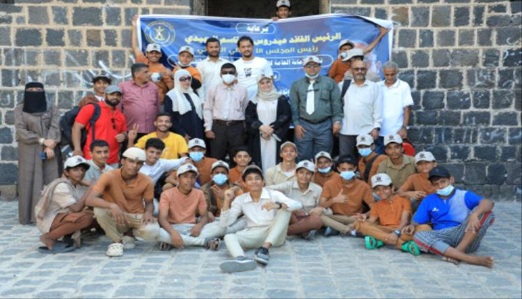 الأمانة العامة تدشن حملة نظافة وتوعية طلابية للحفاظ على معالم الأثرية في العاصمة عدن