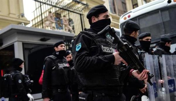«باعوا معلومات للموساد» عن قادة حماس.. توقيف 7 أشخاص بتركيا
