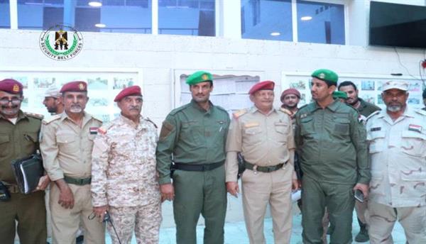 العميد الربيعي يزور الكلية الحربية ومعهد تأهيل القادة والأركان في العاصمة عدن