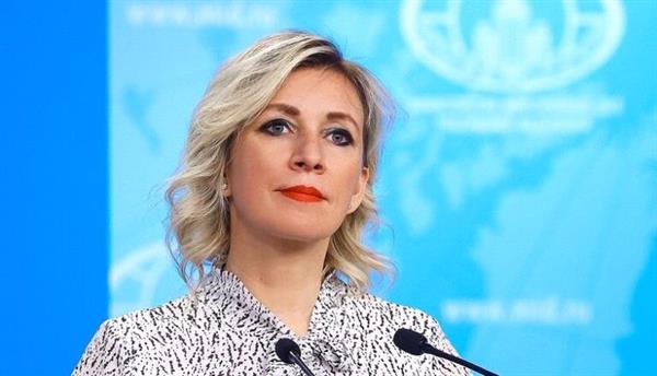 زاخاروفا تتحدث عن هستيريا البيت الأبيض بعد مقابلة بوتين
