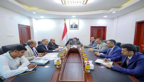 اول توجيه لرئيس الوزراء بشان المرتبات المتدنية لهؤلاء في عدن