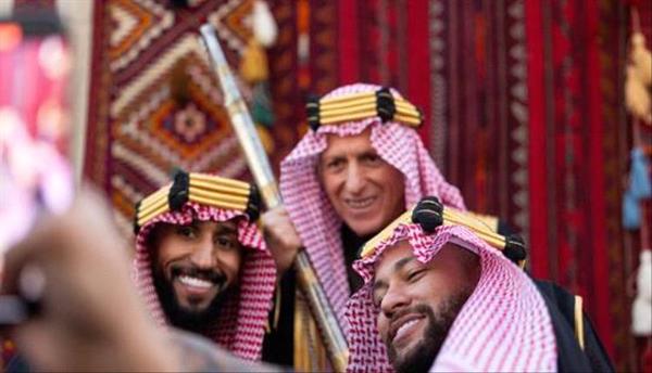 نيمار يحتفل مع الهلال السعودي بـ"يوم التأسيس" ويرتدي البشت