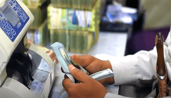 تخوفات حوثية من أزمة مالية تعصف بهم