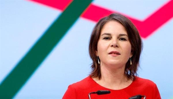 وزيرة الخارجية الألمانية تضطر للبحث عن ملجأ للحماية من الغارات خلال زيارة أوديسا الأوكرانية