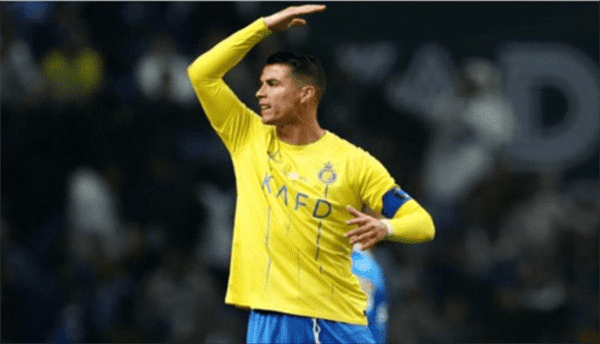 رونالدو يغضب الجماهير بحركة "غير أخلاقية" في لقاء النصر والشباب