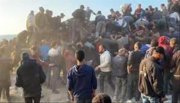 حشود تتدافع على المساعدات وحماس تنتقد "الغطاء" الأميركي لجريمة التجويع