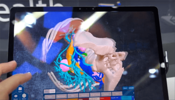 ZTE تكشف عن حاسب لوحي يعرض الصور والفيديوهات بتقنيات 3D!