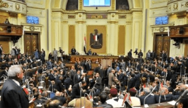 دعا لتوحيد العملة وإنهاء انقسام البنك المركزي.. أخطر ما ”تجاهله” البرلمان المصري في بيانه بشأن اليمن