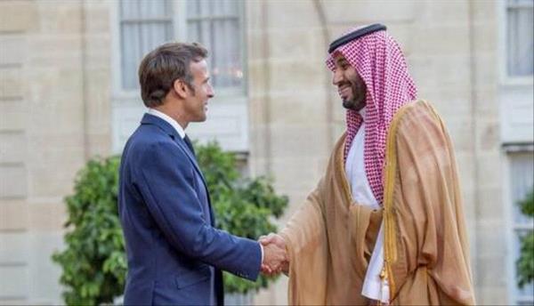 خلال اتصال مع ولي العهد السعودي.. ماكرون يبدي استعداده للعمل على تحقيق شروط سلام دائم بالشرق الأوسط