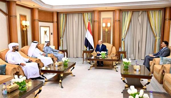 لقاء حاسم بين رئيس المجلس الرئاسي وسفير الإمارات لليمن 