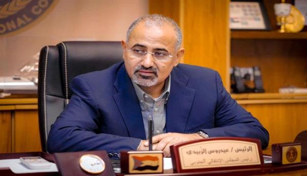الرئيس الزُبيدي للعالم: لا تكرروا أخطاء التحالف العربي! الحملة الجوية ضد الحوثيين تتطلب توسيعًا وتكثيفًا