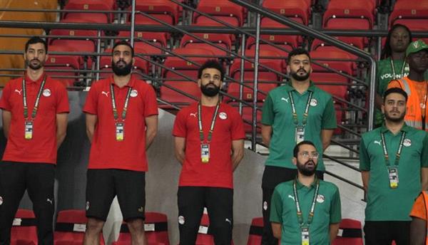 مدرب منتخب مصر ينهي الجدل بشأن إمكانية عودة صلاح لتشكيلة "الفراعنة" بعد تعافيه