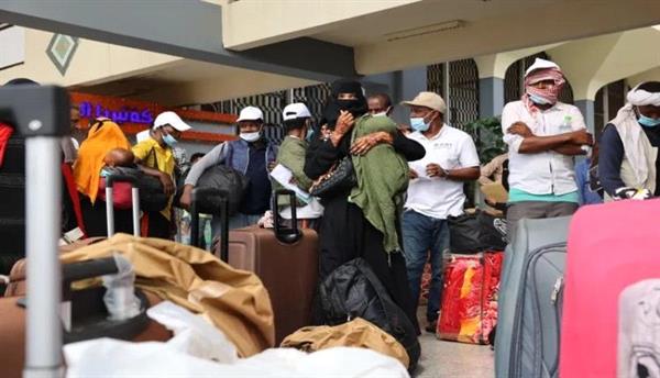 رحلة أممية تعيد أكثر من 140 مهاجراً إثيوبياً عالقين في اليمن إلى ديارهم
