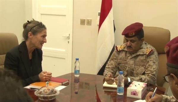 جلسة استراتيجية: تهديد الملاحة الدولية يتسارع والداعري يبحث الحلول